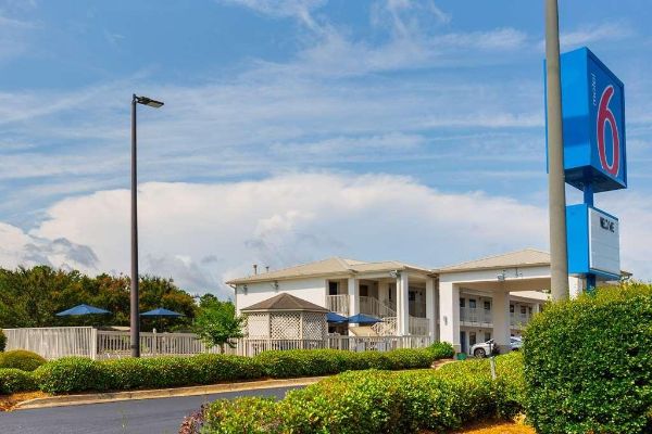 COUNTRY HEARTH INN AND SUITES (Leesburg)